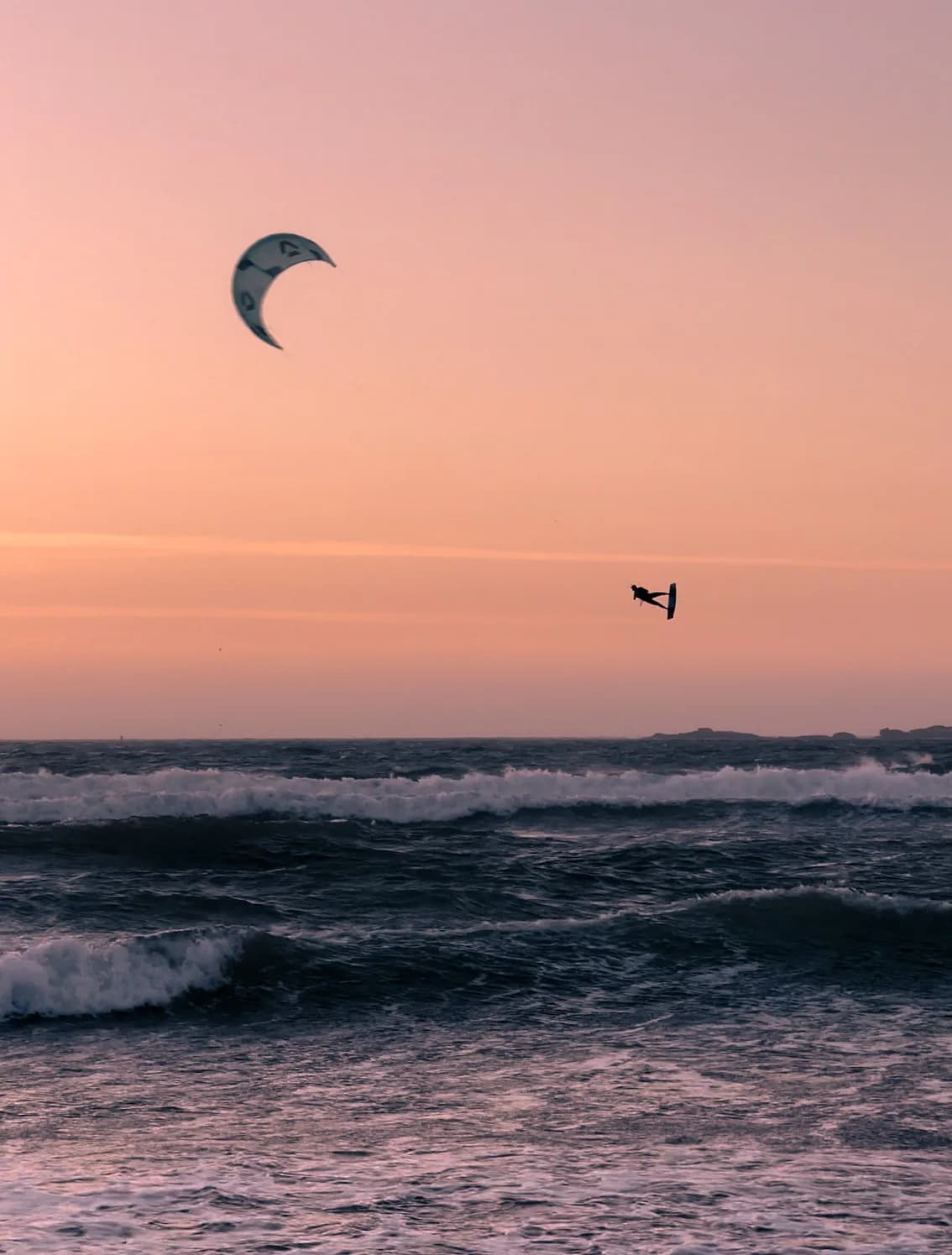 Freestyle kitesurfing session in Essaouira