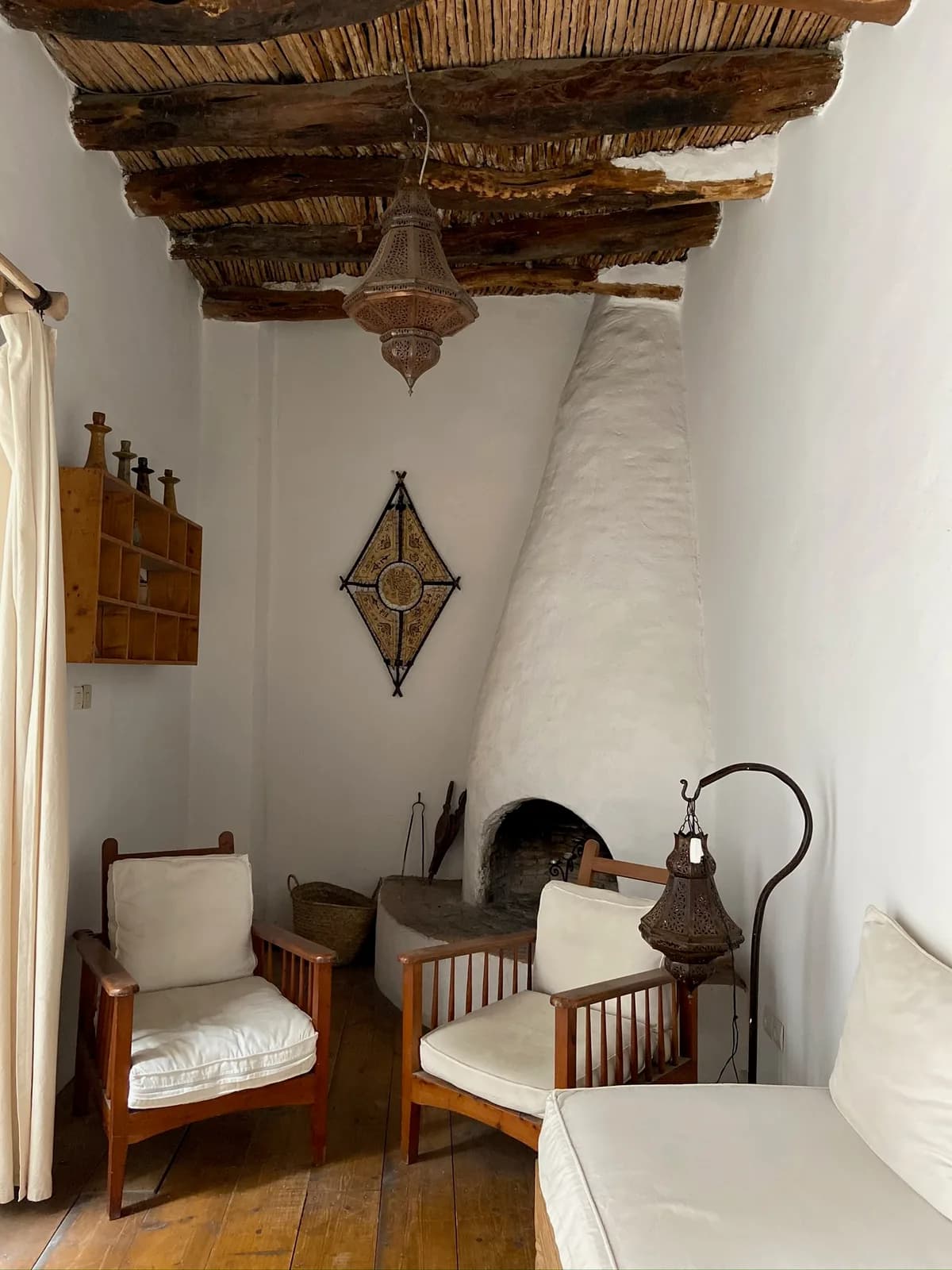 Chambre double du Riad Baladin à Essaouira — riad partenaire du séjour kitesurf