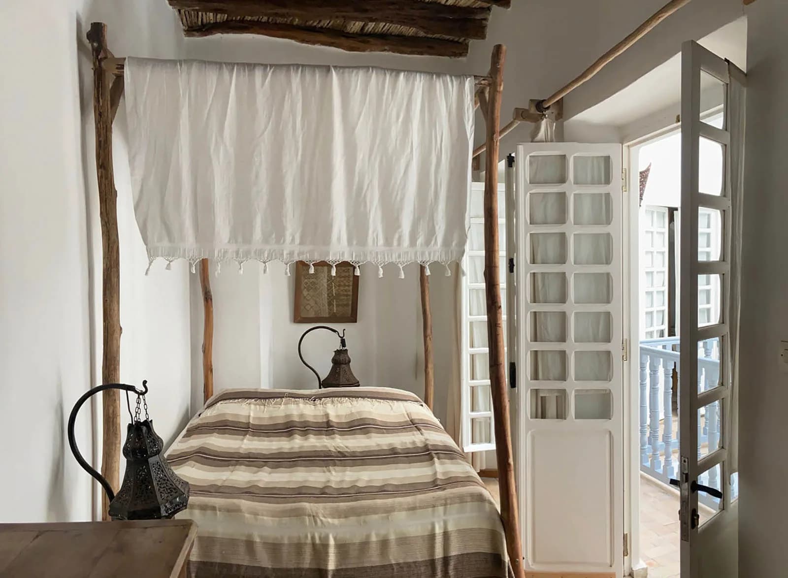 Chambre crème du Riad Baladin dans la médina d’Essaouira