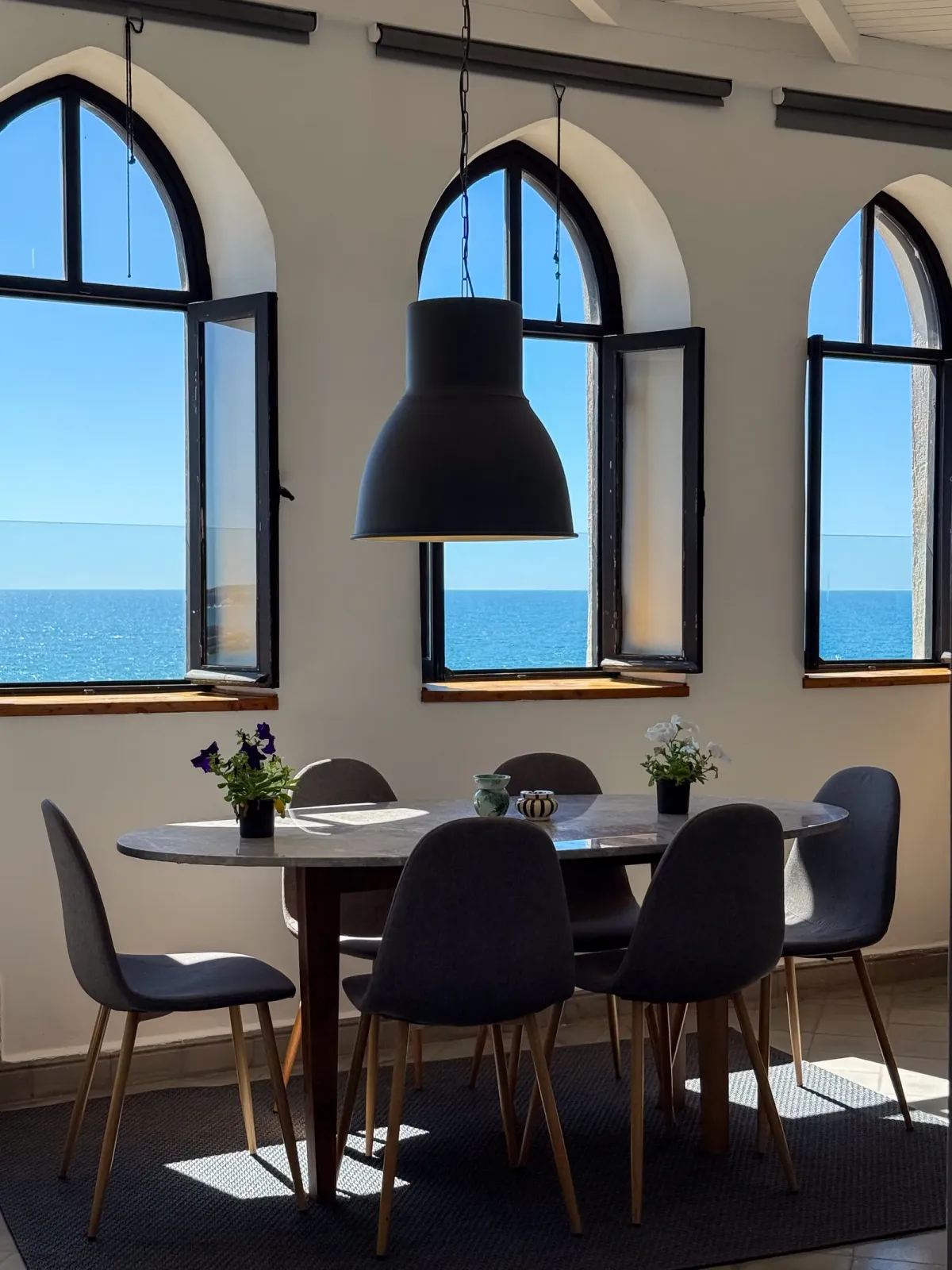 Dining room facing the Atlantic — sea-view house in Essaouira, kitesurf holiday accommodation
