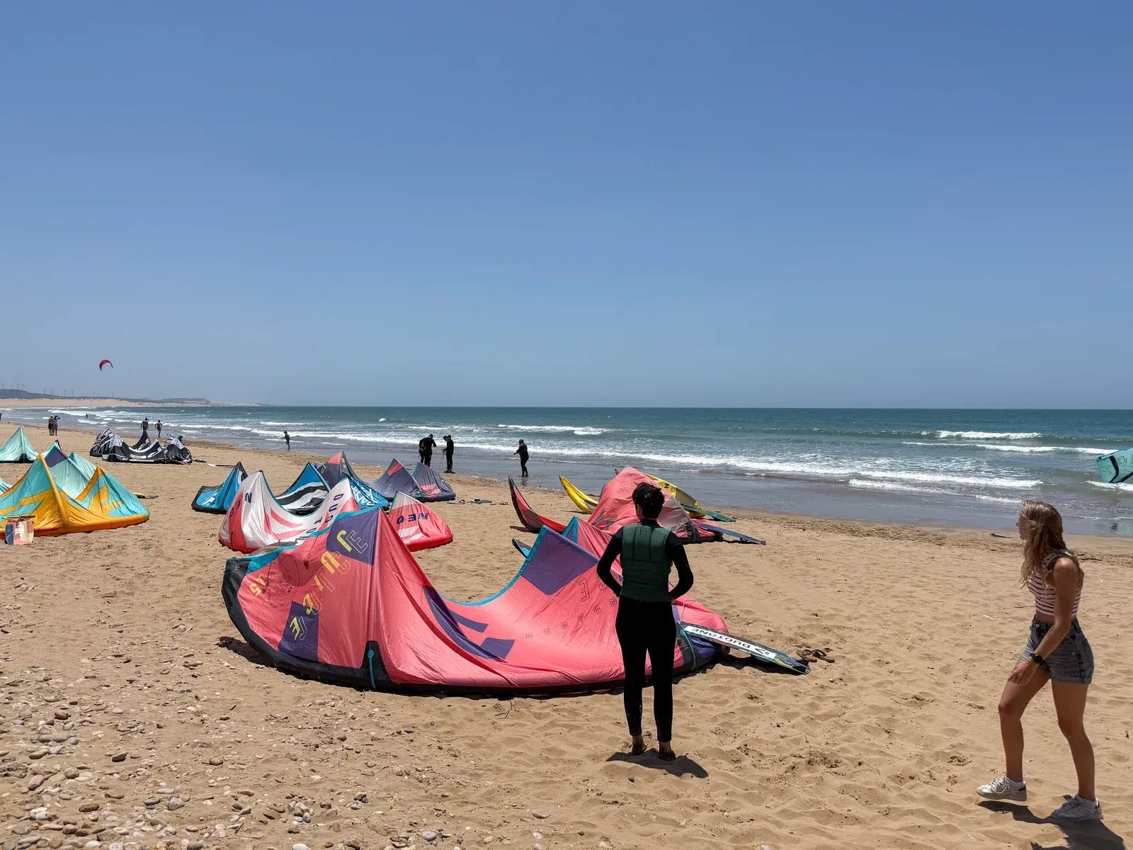 Deuxième plage d'Essaouira vue de la côte — spot kitesurf atlantique Maroc, dunes de sable et horizon dégagé