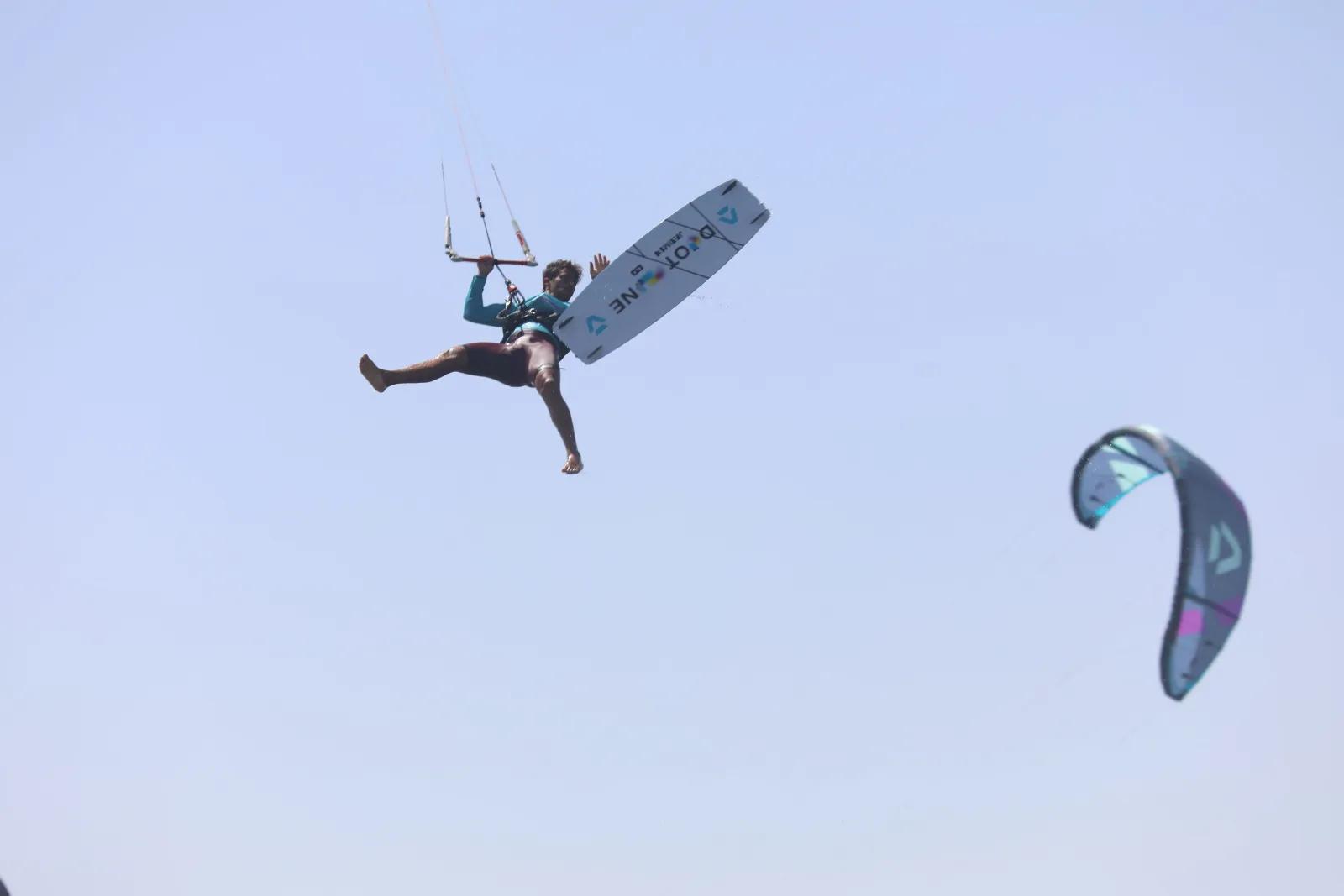 Comment progresser en kitesurf : 7 étapes clés