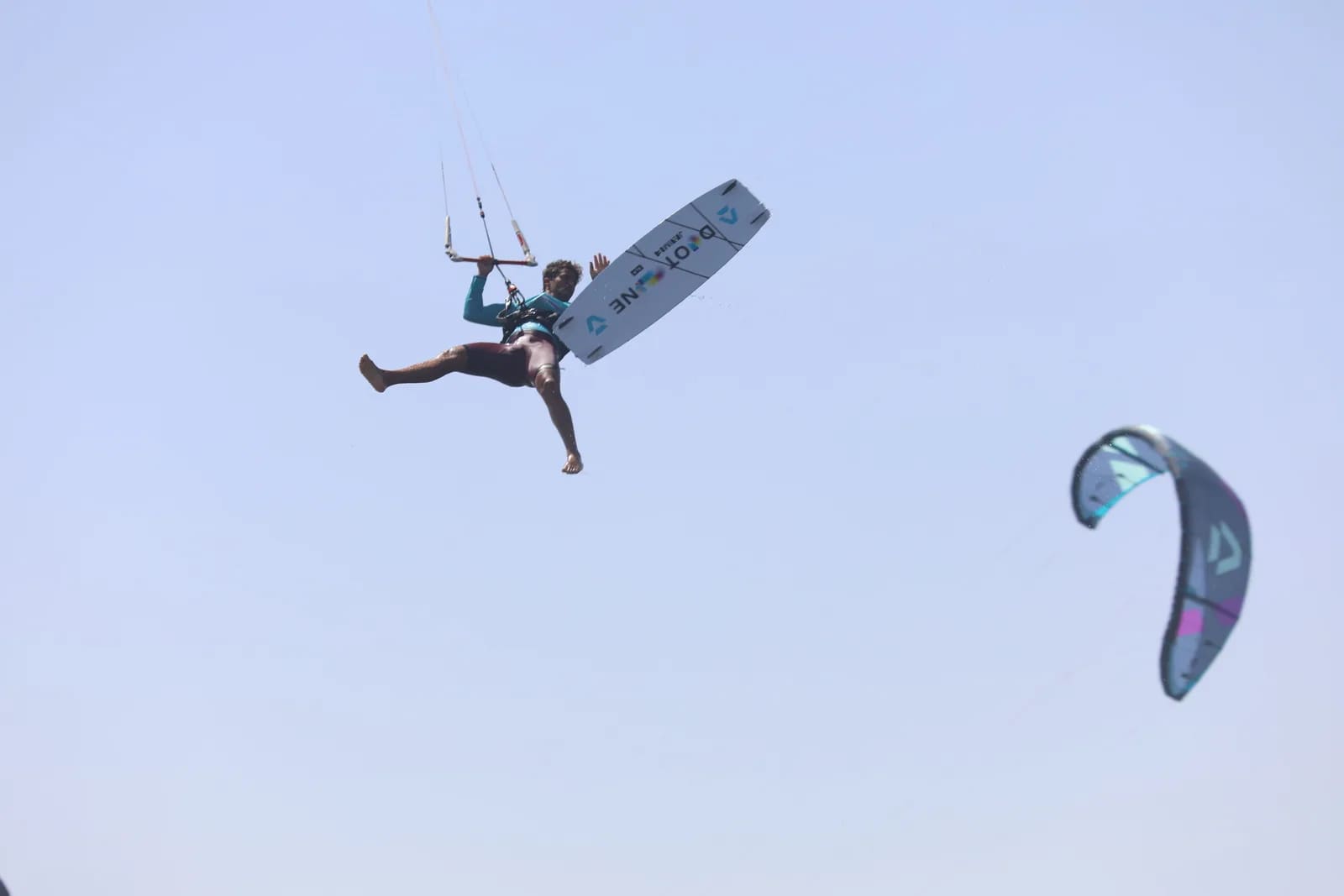 Kitesurf freestyle sur l'océan Atlantique à Essaouira — session de coaching Windy Essaouira
