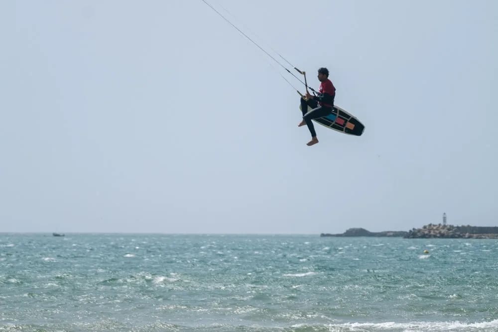 Big air en kitesurf freestyle à Essaouira — coaching avec Mohamed Achhibat, champion national du Maroc