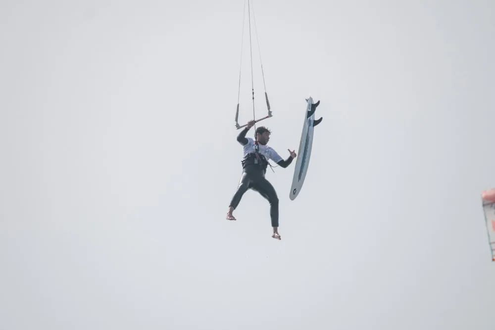 Saut freestyle en kitesurf à Essaouira — session de coaching kitesurf avec Windy Essaouira