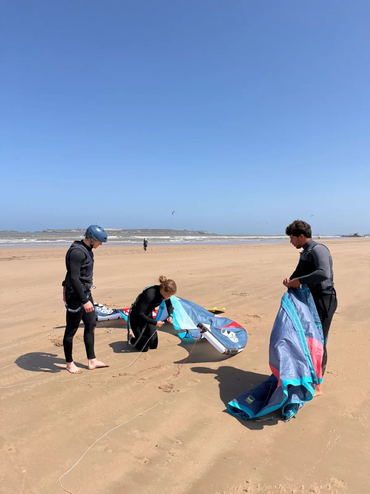 Élève qui progresse en kitesurf à Essaouira — pilotage de l'aile maîtrisé après un cours avec Mohamed