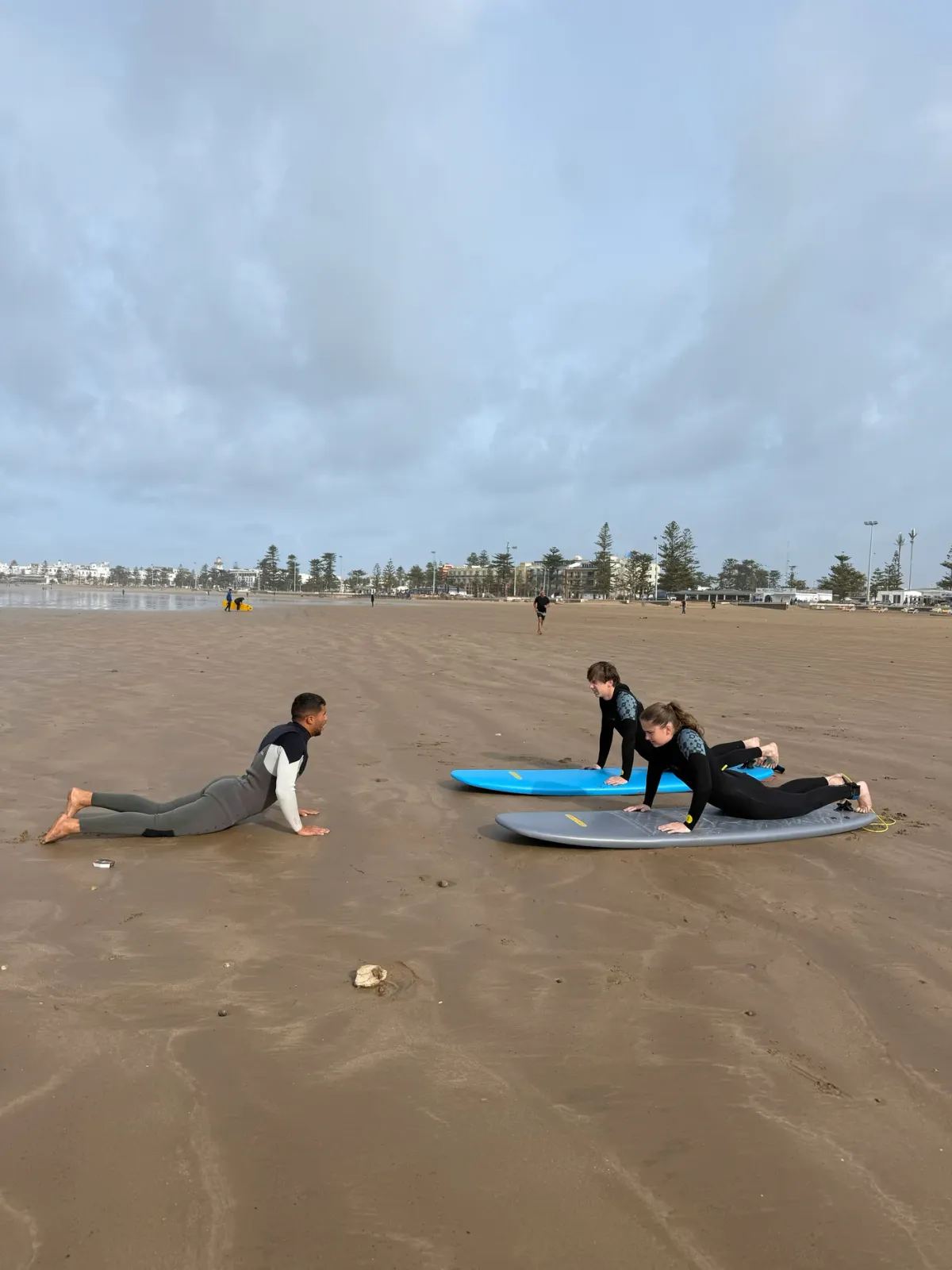 Session surf à Sidi Kaouki — beach break 25 km au sud d'Essaouira, vagues propres pour tous niveaux