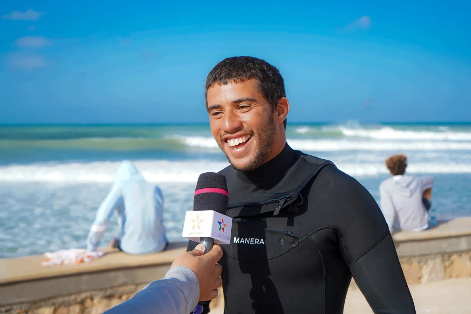 Mohamed Achhibat, hôte de la Villa Amwaj et champion national de kitesurf certifié IKO à Essaouira